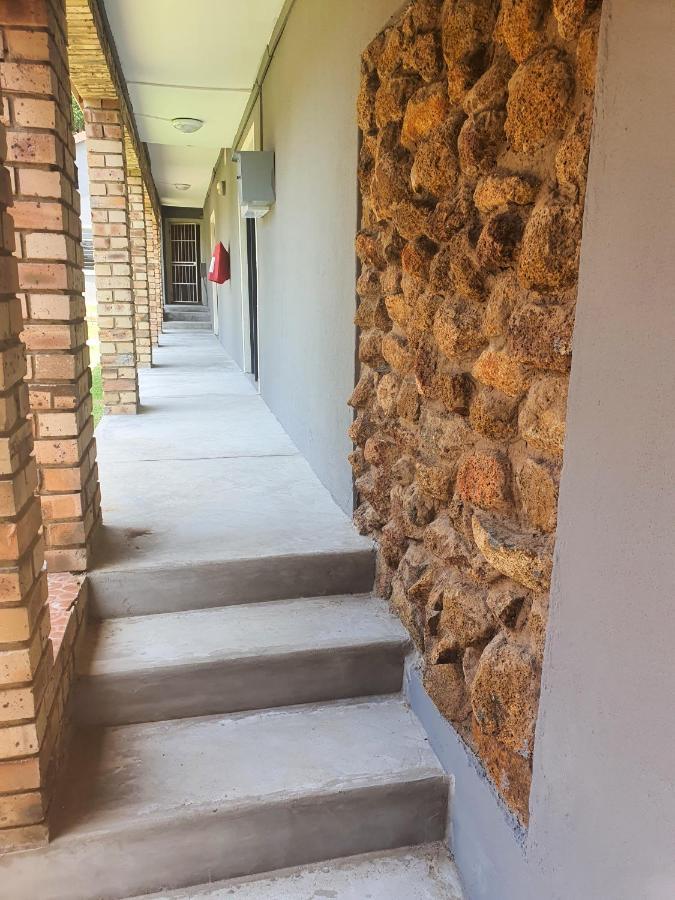 A Step Ahead Hotel Klerksdorp Ngoại thất bức ảnh
